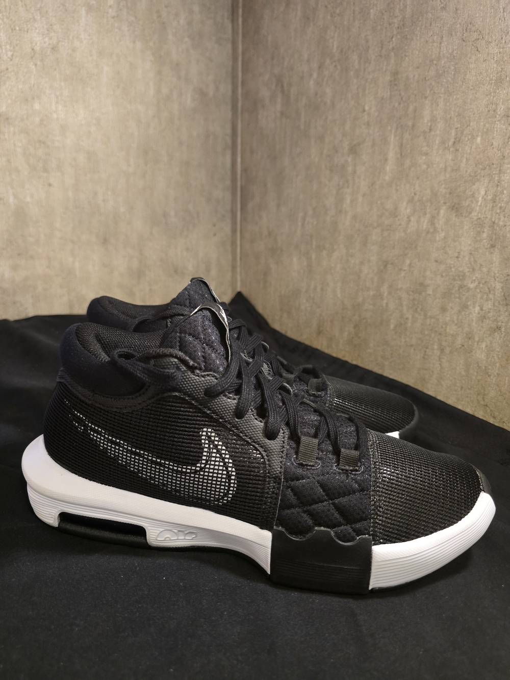 Nike LeBron Witness 8 TB 'Black White' Mens size 8.5